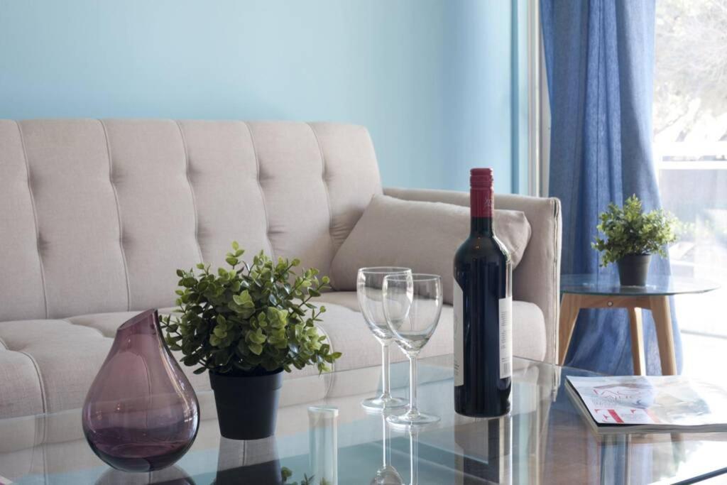 Palaio Faliro, A Bright And Spacious Apartment أثينا المظهر الخارجي الصورة